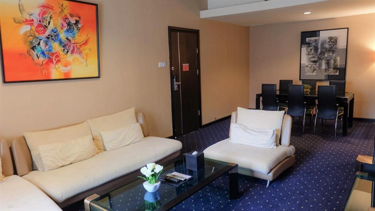 Swiss-Belhotel Silae Palu Exterior foto