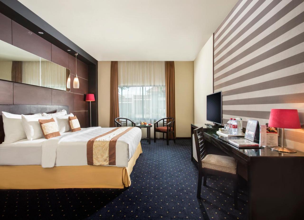 Swiss-Belhotel Silae Palu Exterior foto
